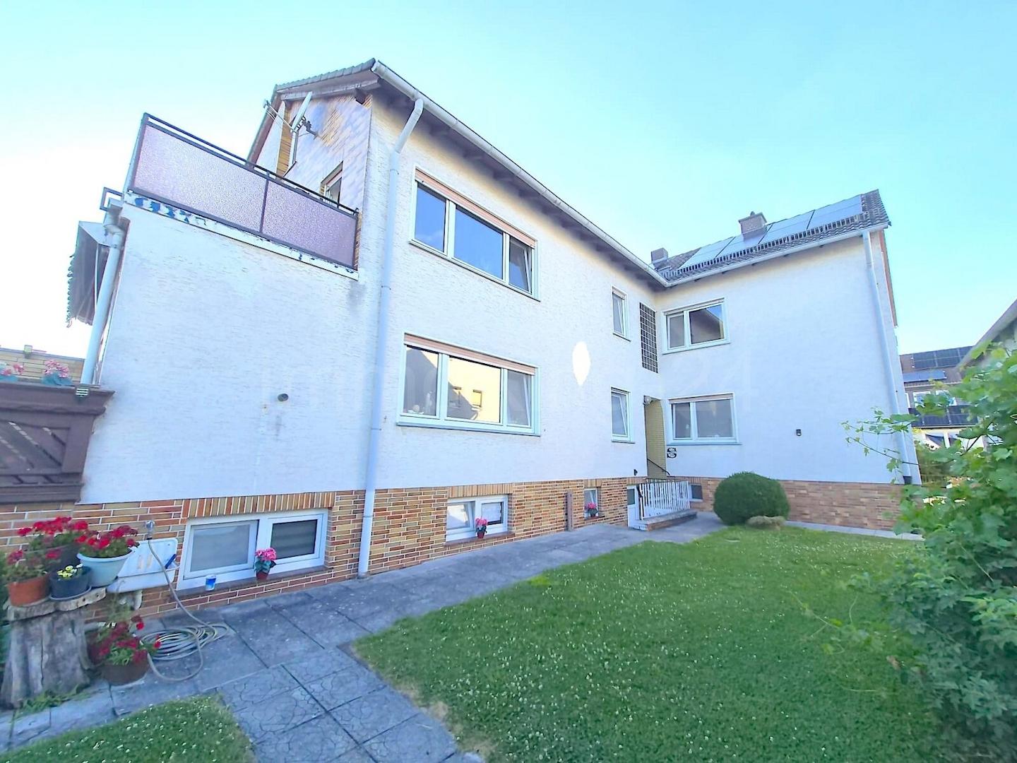 SEITENANSICHT DES HAUSES