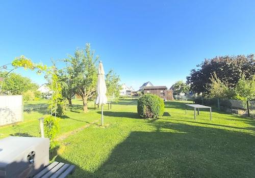 BLICK IN DEN GARTEN