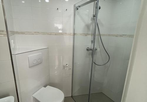Studio 8 Dusche