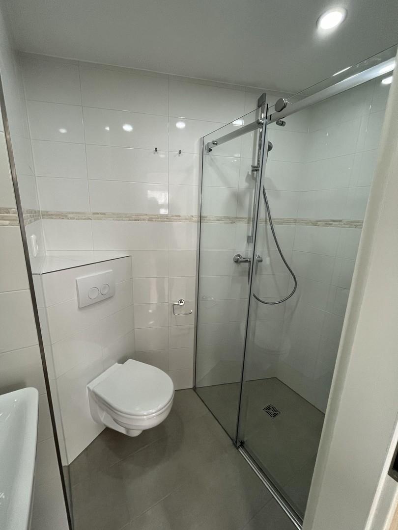 Studio 8 Dusche