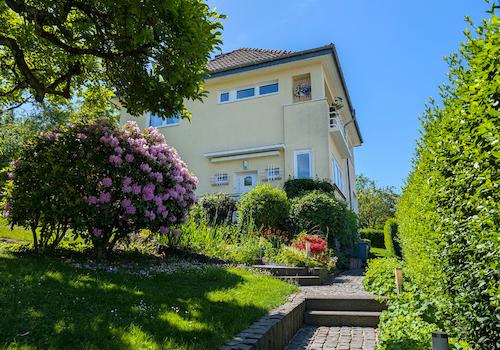 Weg zum Hauseingang