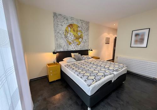 Elternschlafzimmer mit Ankleide