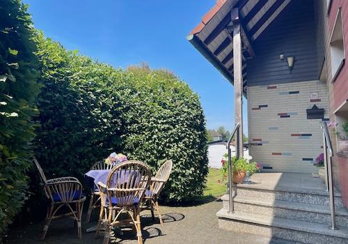 Hauseingang mit Terrasse