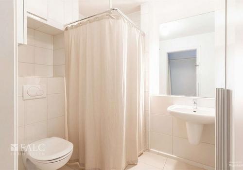 Badezimmer - (gestaged)