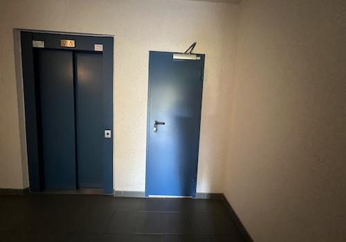 Abstellraum zur Wohnung mit Anschluss Waschmaschine
