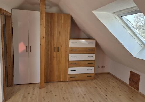 Dachstudio mit Einbauschrank