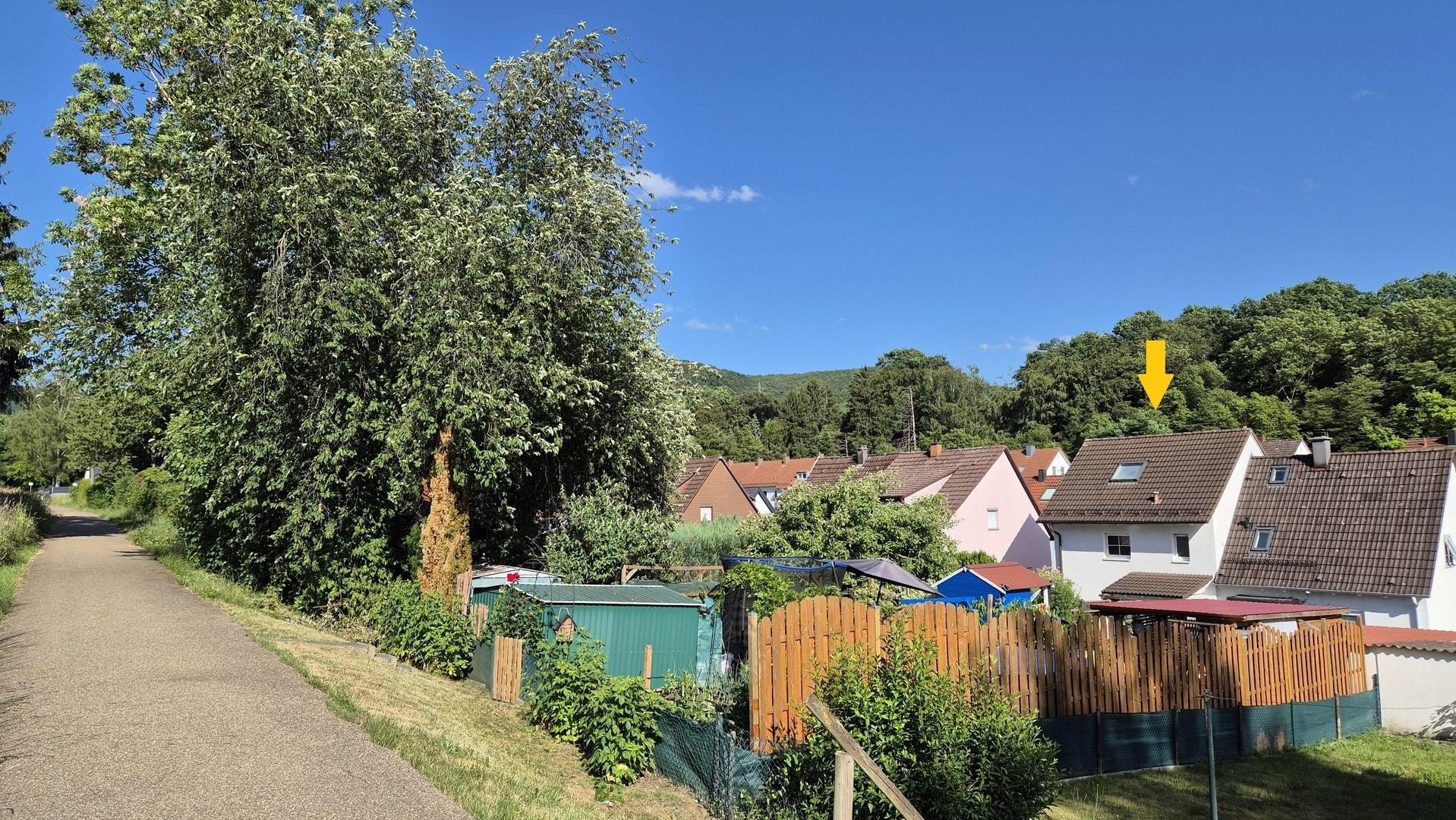 Naturnahe Lage mit Wanderweg