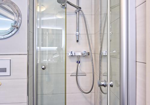 ... mit Dusche