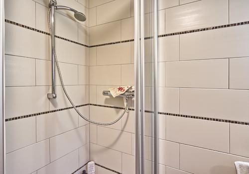 ... mit Dusche