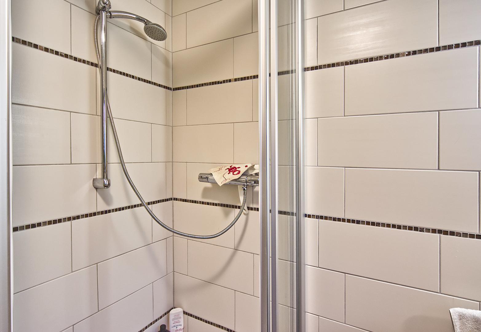... mit Dusche
