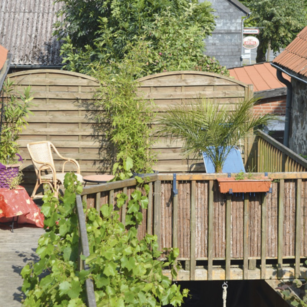 Terrasse mit Billiardtischzimm