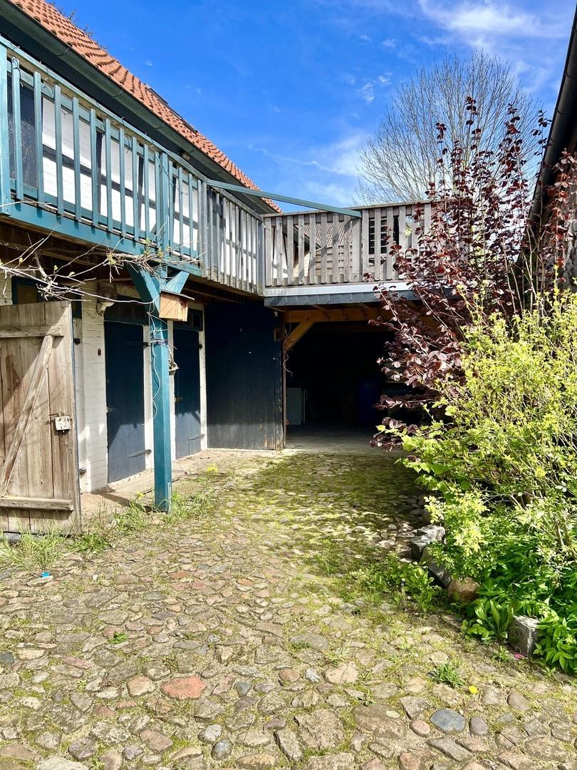 Terrasse und Carport