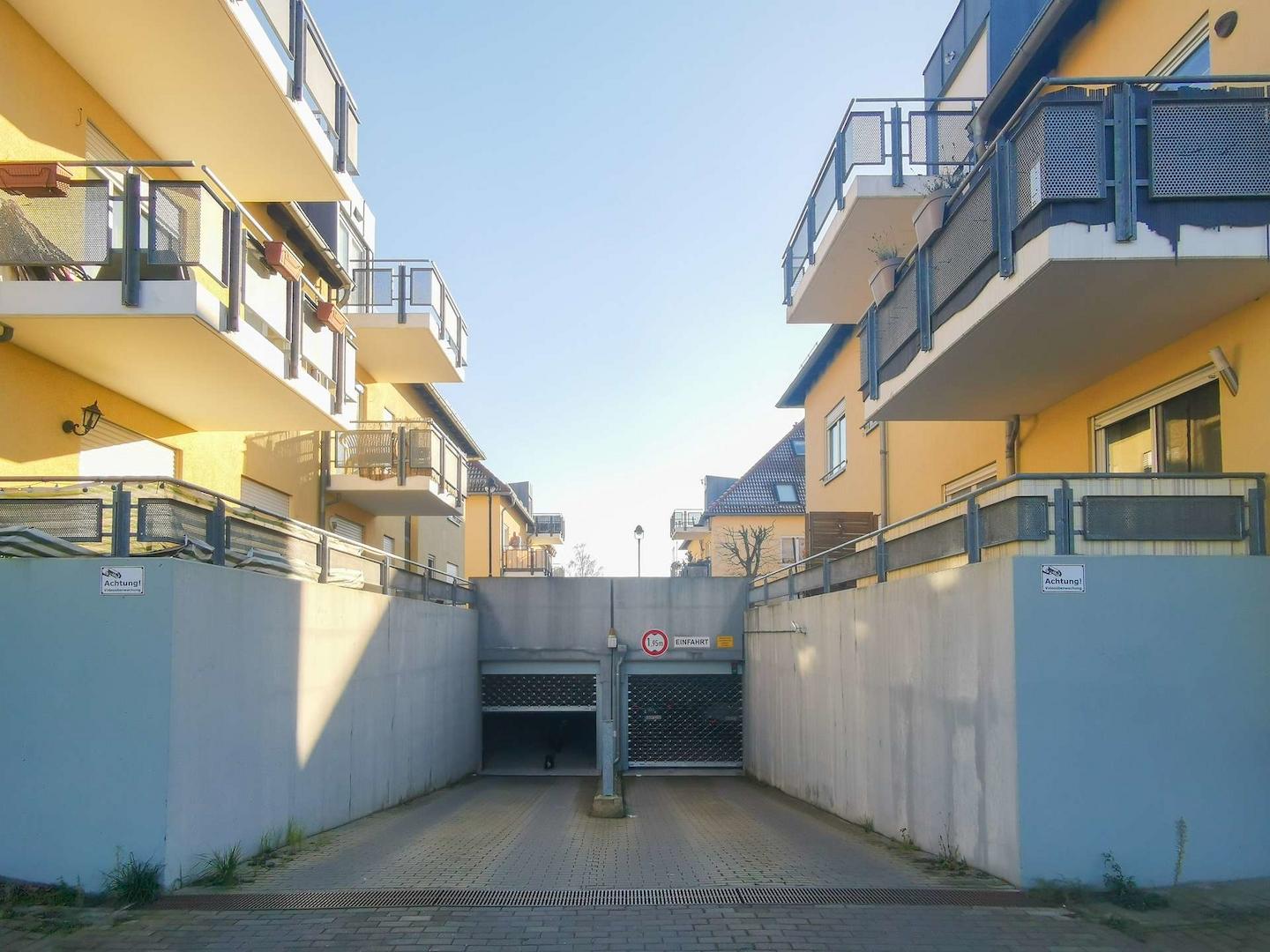 Tiefgarageneinfahrt