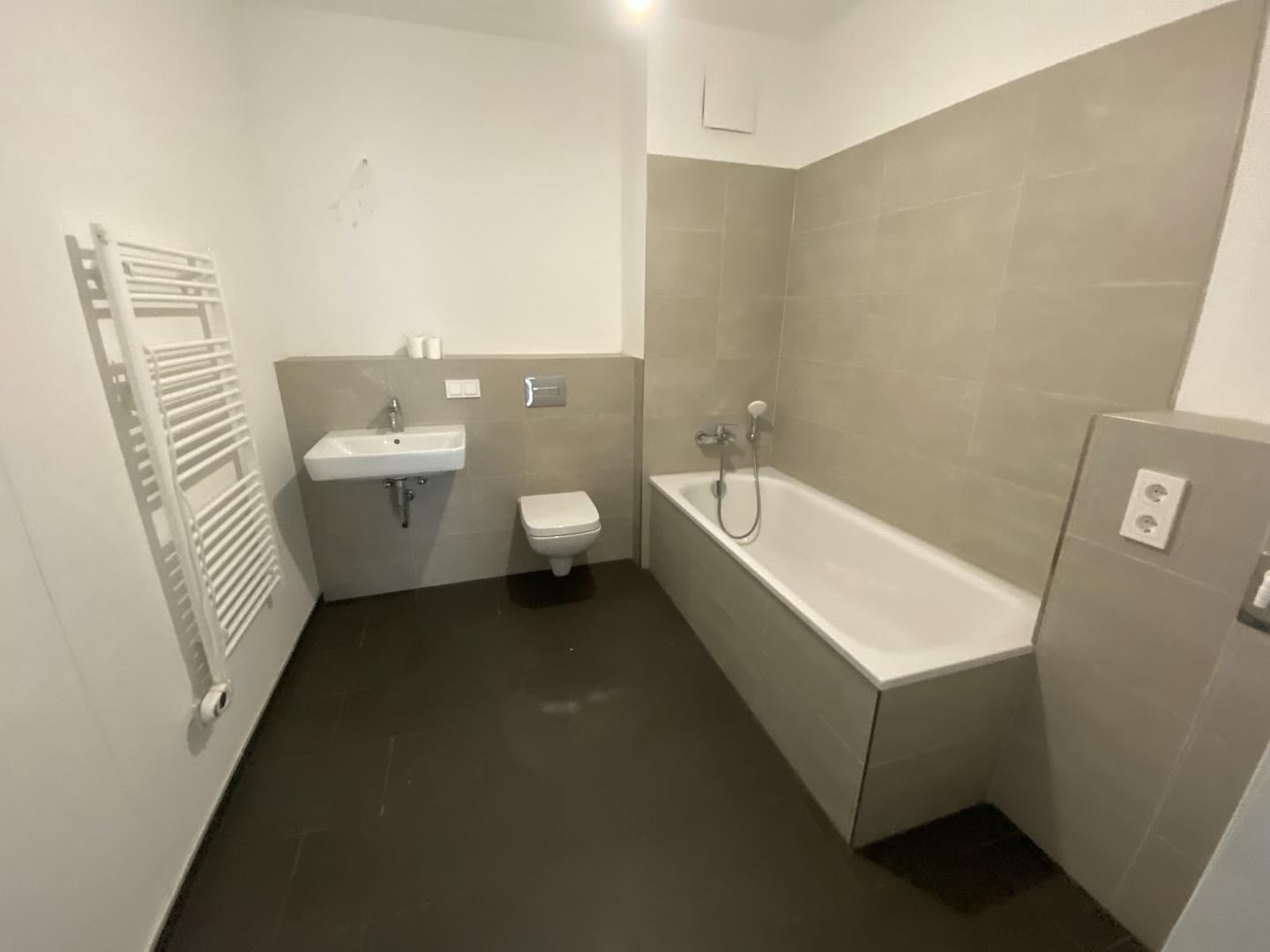 Bad mit Badewanne
