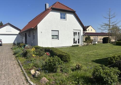 Außenansicht Auffahrt