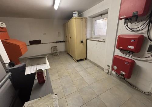 Heizungsraum mit Schrank