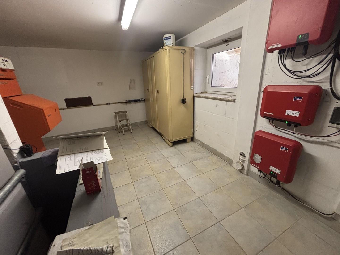 Heizungsraum mit Schrank
