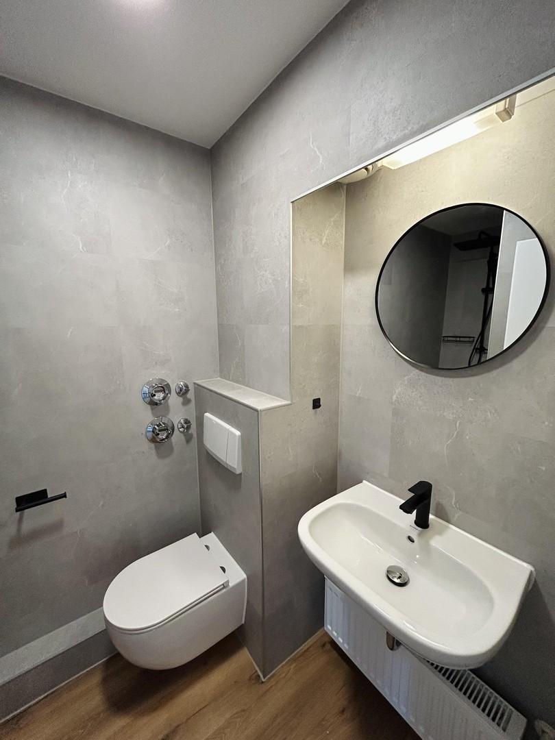 Kernsaniertes Badezimmer.
