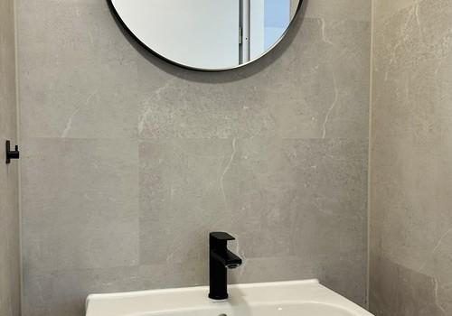 Badezimmer mit neuen Armaturen