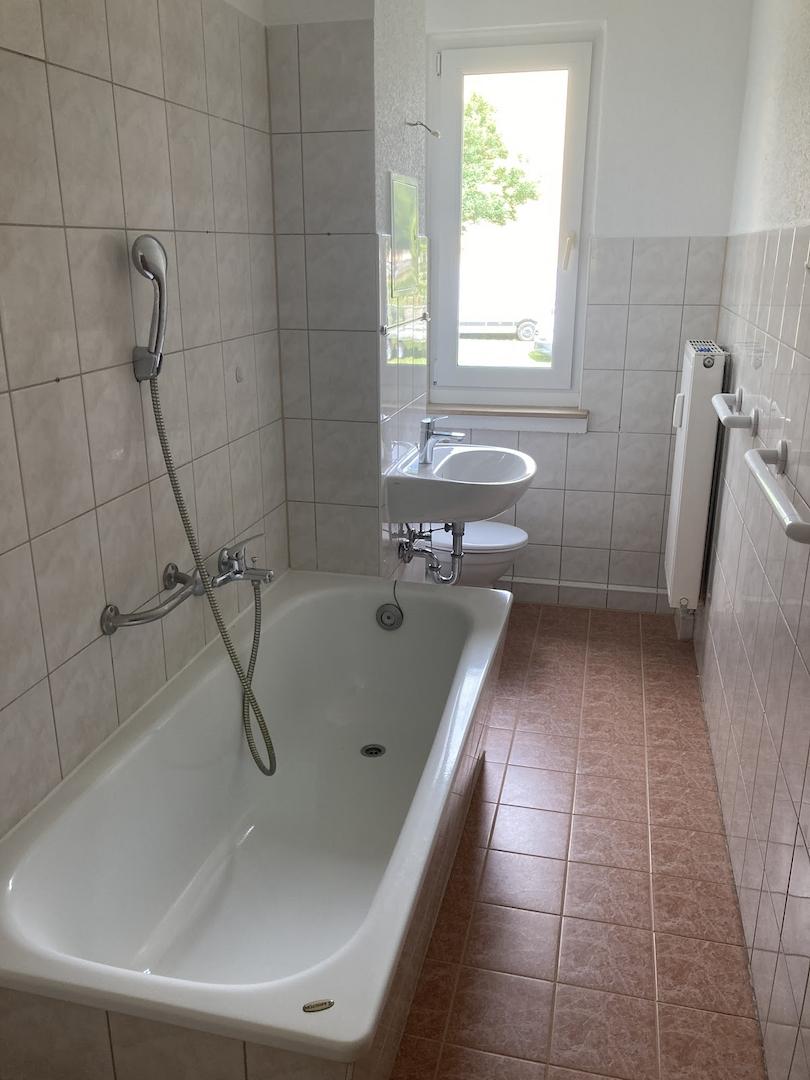 Bad mit Badewanne