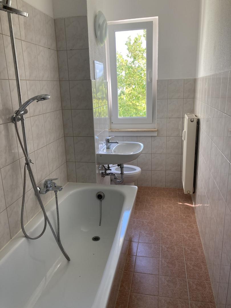 Bad mit Badewanne