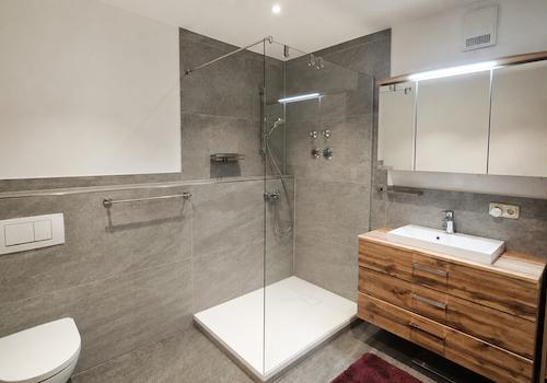 Modernes Badezimmer