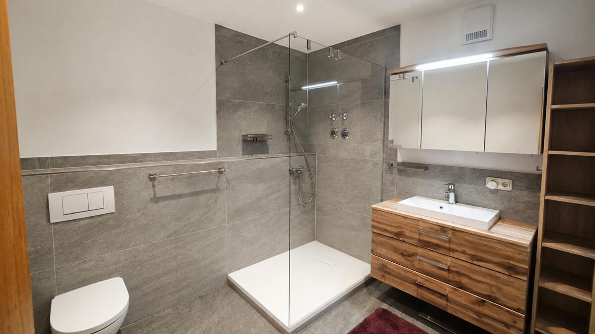 Modernes Badezimmer