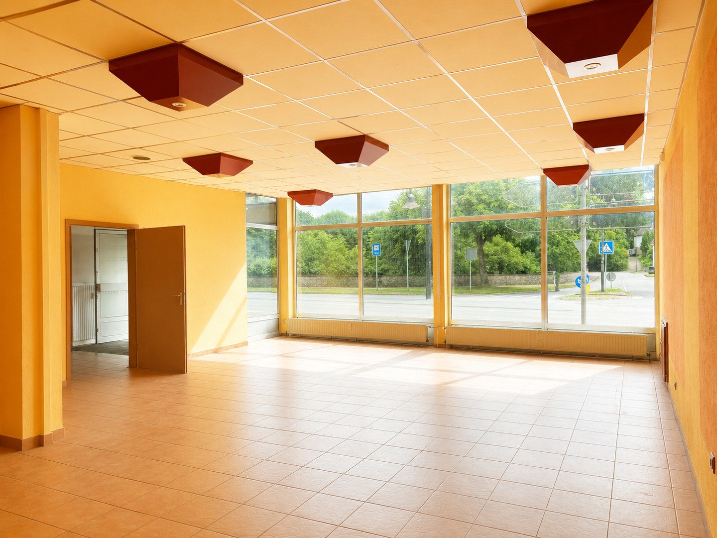 Gewerbefläche Strassenseite