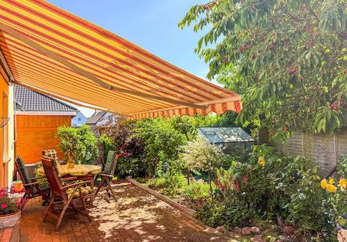 Terrasse mit Gartenblick