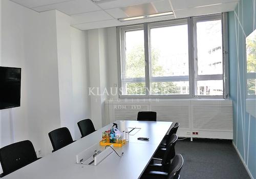 im Büro, 637m²