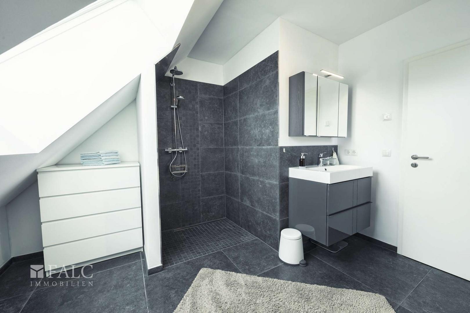 2. Badezimmer Dachgeschoss