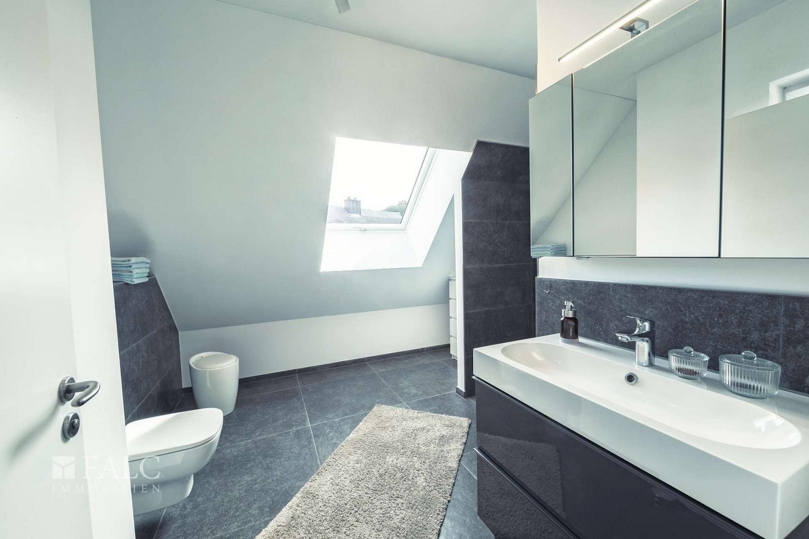 2. Badezimmer Dachgeschoss