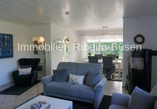 FeWo Blick vom Wohnzimmer in den Essbereich