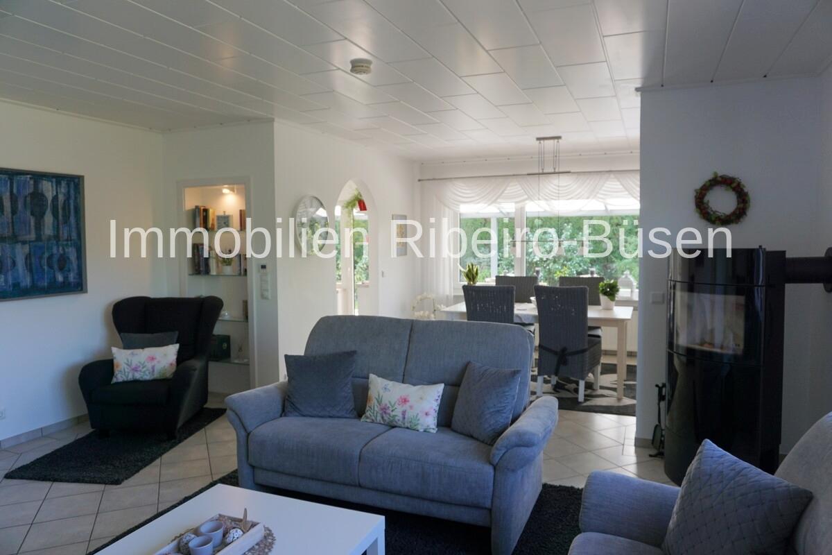 FeWo Blick vom Wohnzimmer in den Essbereich