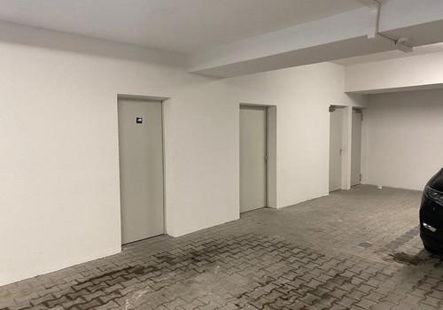 Eingänge Büro und WC
