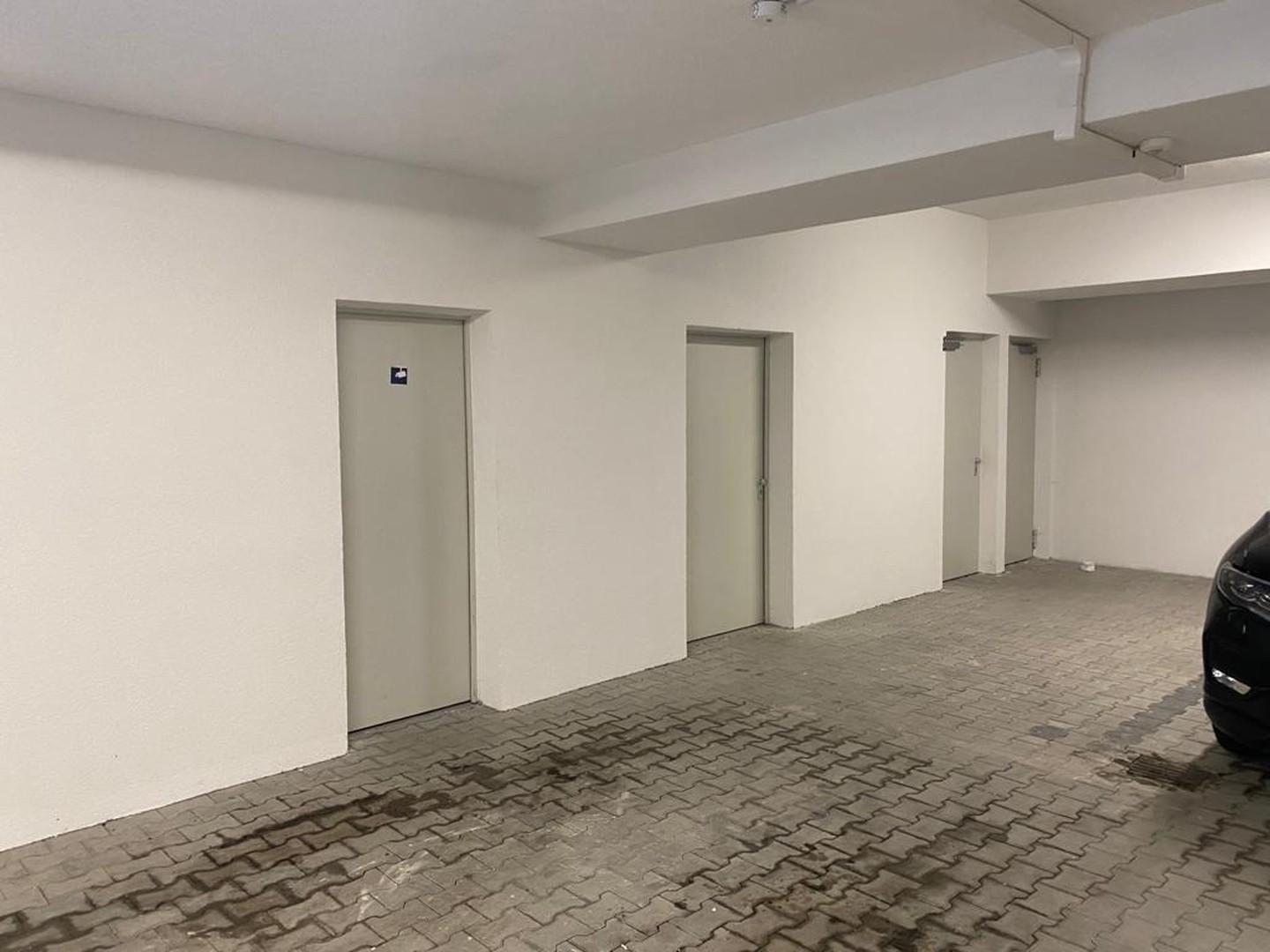 Eingänge Büro und WC