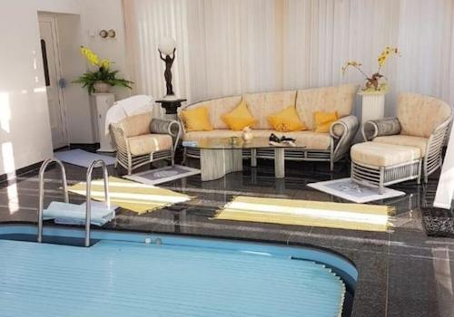 Indoor-Pool