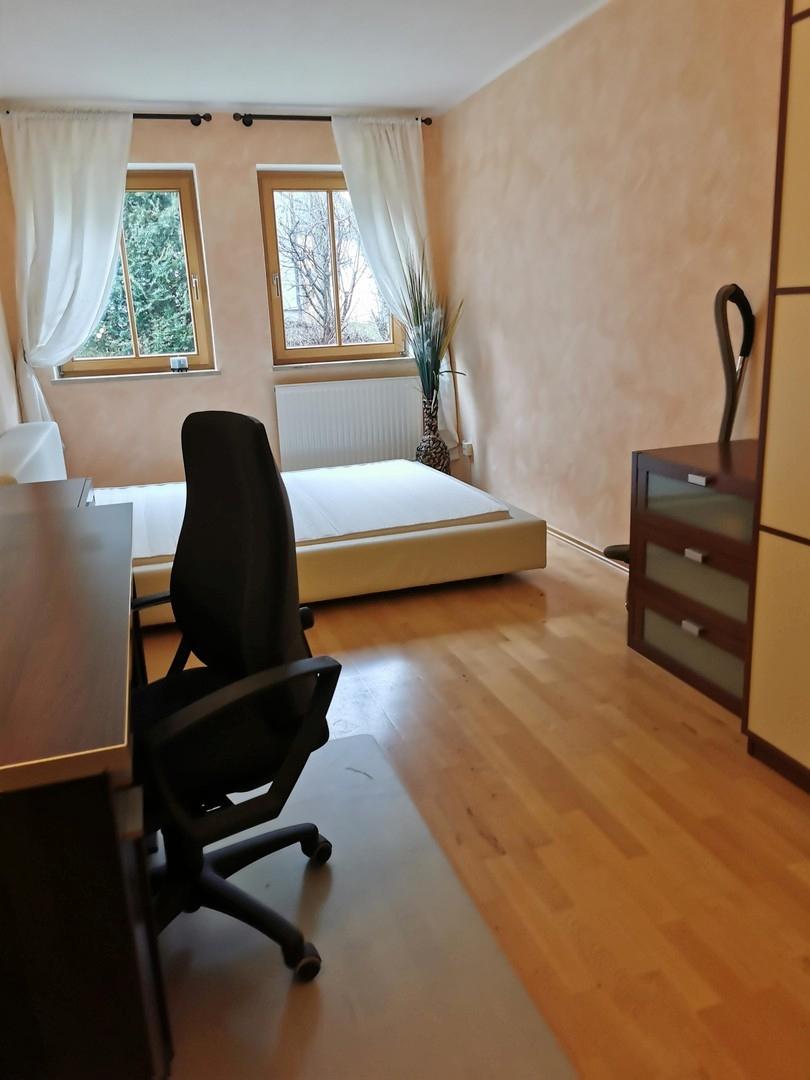 Schlafzimmer mit Arb.platz