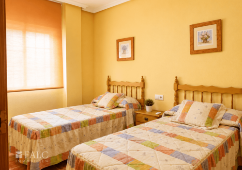 zweites Schlafzimmer im ersten Stock