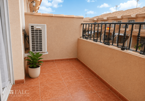 Balkon im ersten Stock