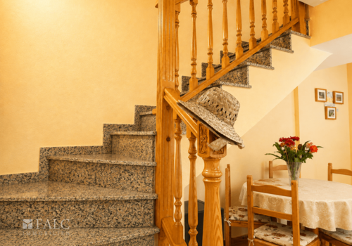Treppe zum ersten Stock