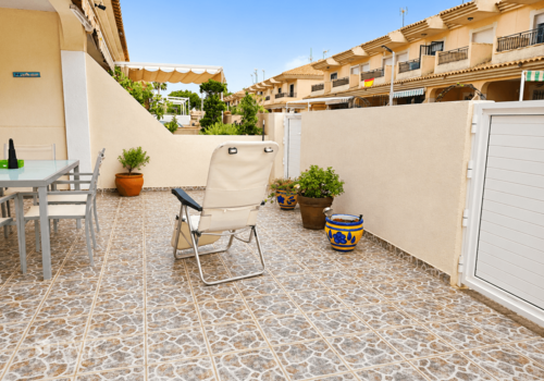 Eingangsbereich / Terrasse Frontseite