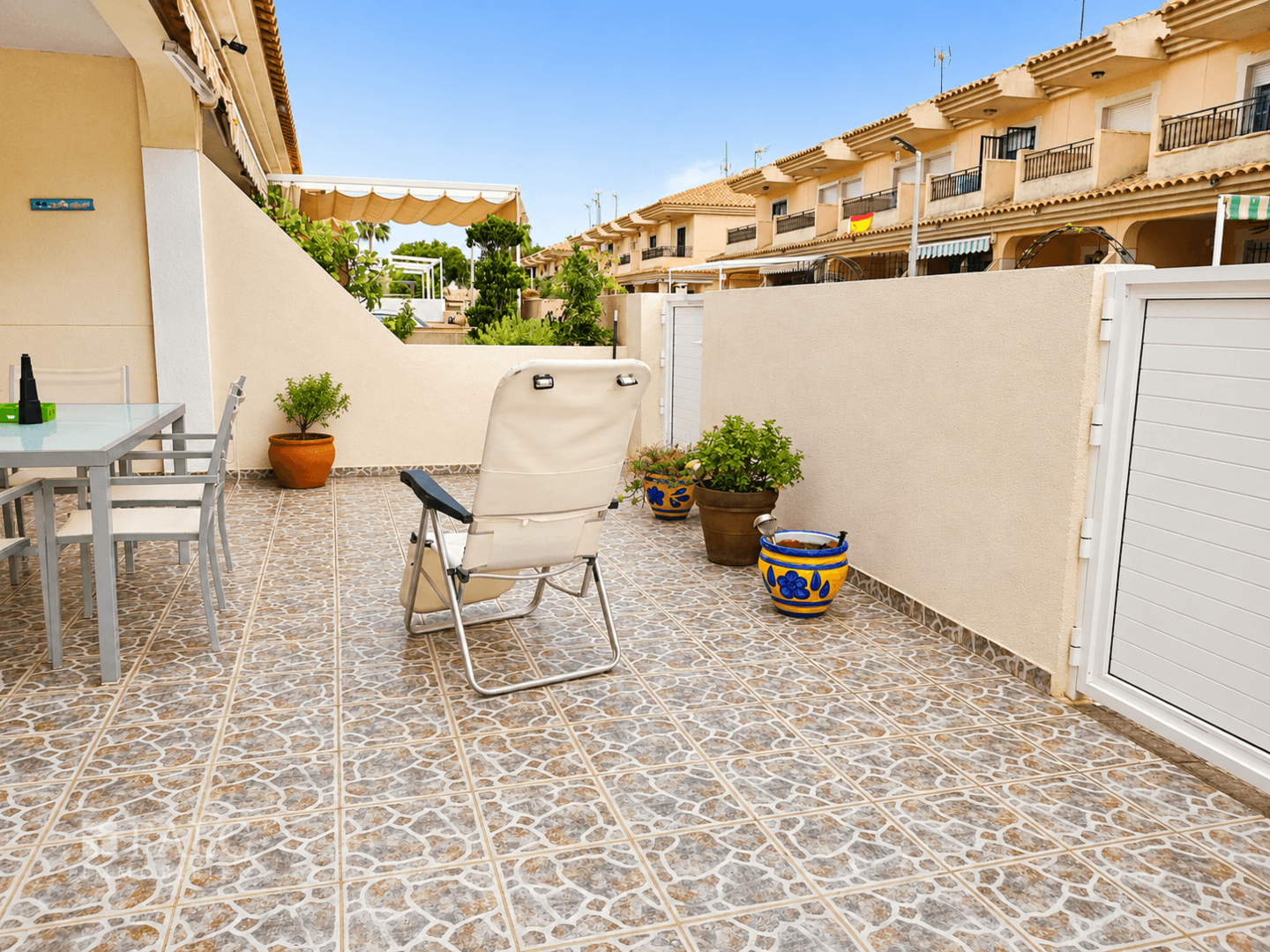Eingangsbereich / Terrasse Frontseite