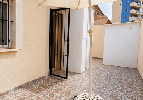 Hintere Terrasse mit Zugang zur Küche