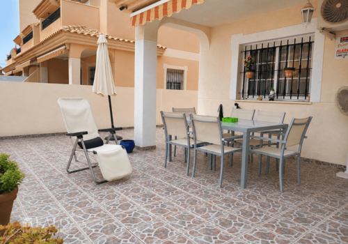 Terrasse Eingangsbereich Vorderseite Haus 