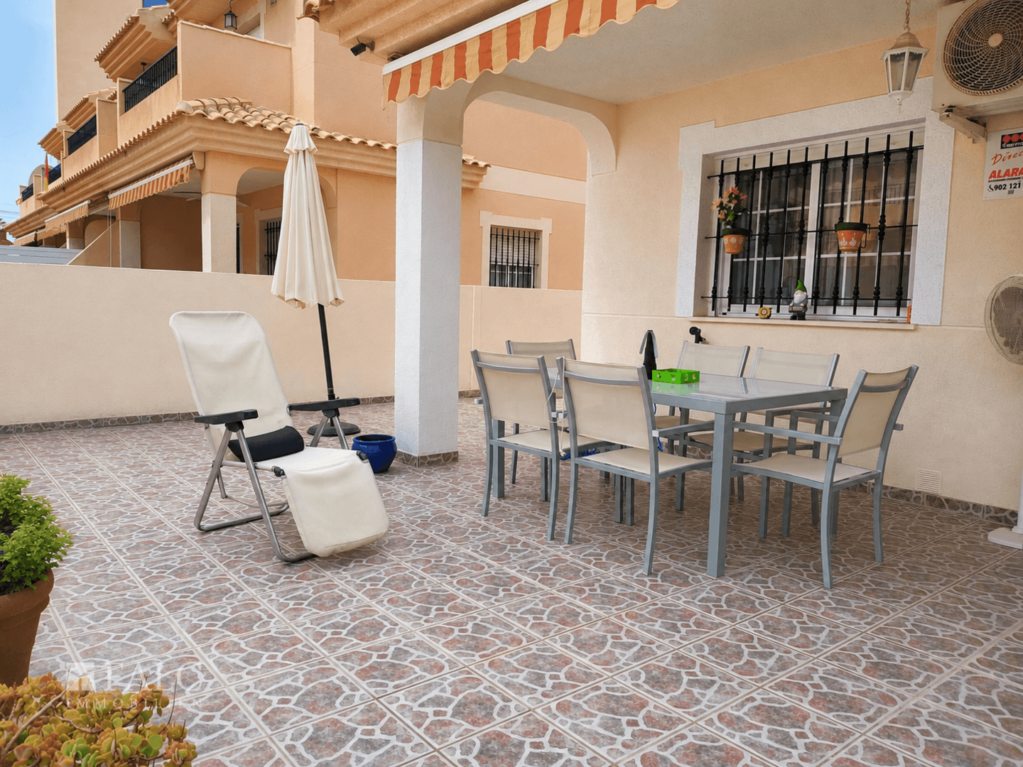 Terrasse Eingangsbereich Vorderseite Haus 
