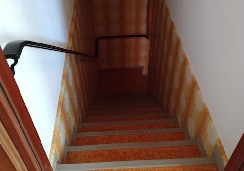 Treppenaufgang zwischen UG/OG