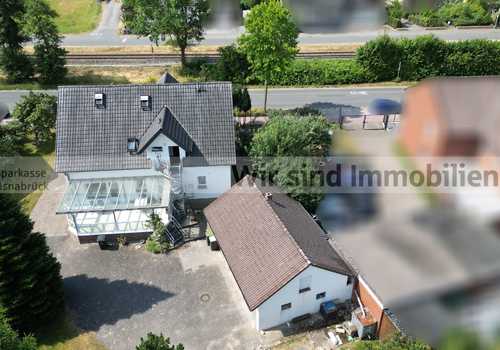 Haus und Garagen
