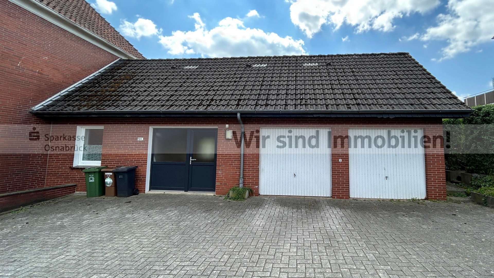 Doppelgarage mit Geräteraum