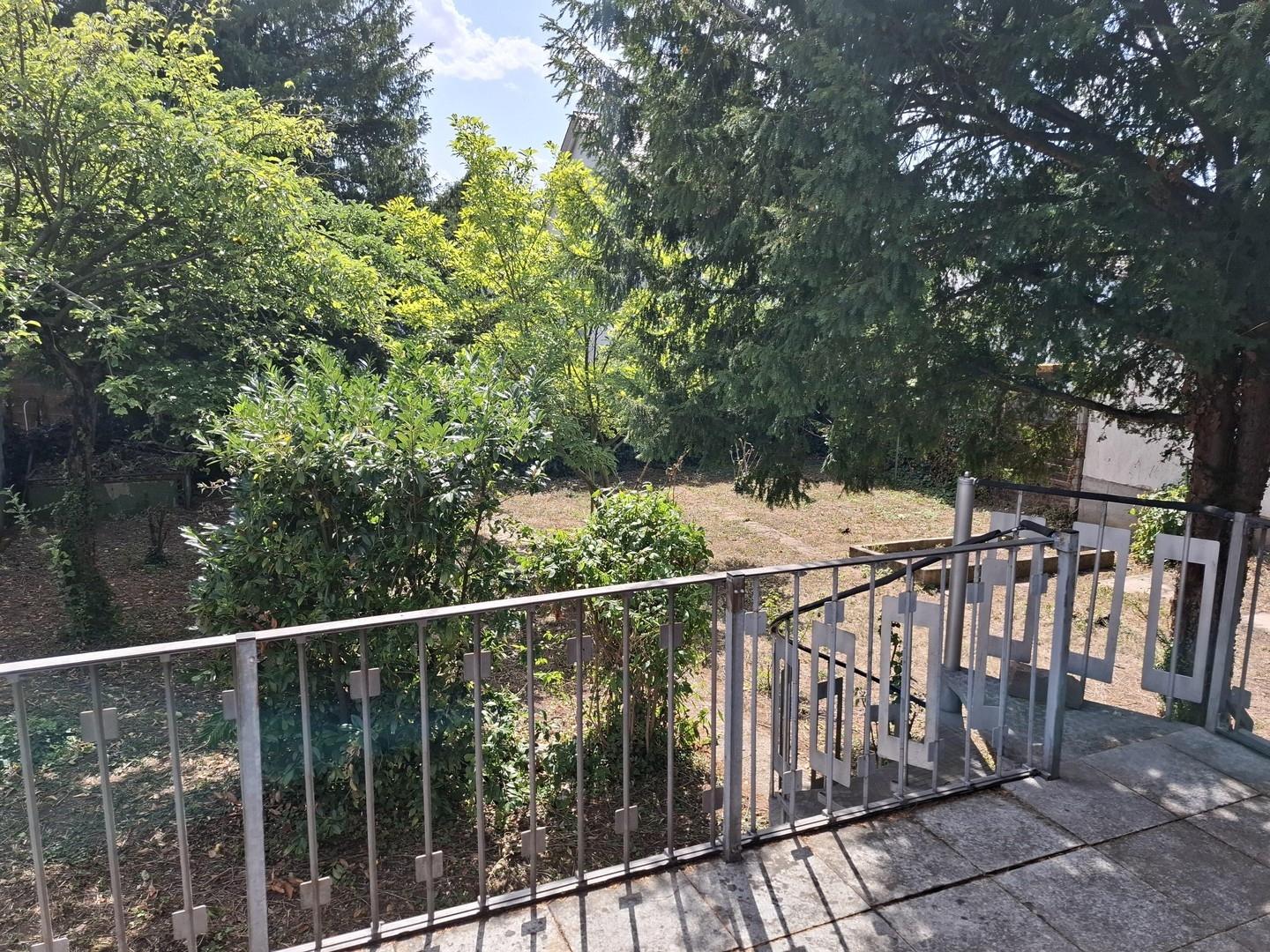 Terrasse mit Wendeltreppe